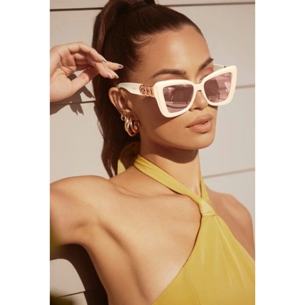 NWOT Quay pearly frame & mirrored lens oversized cat eye sunglasses